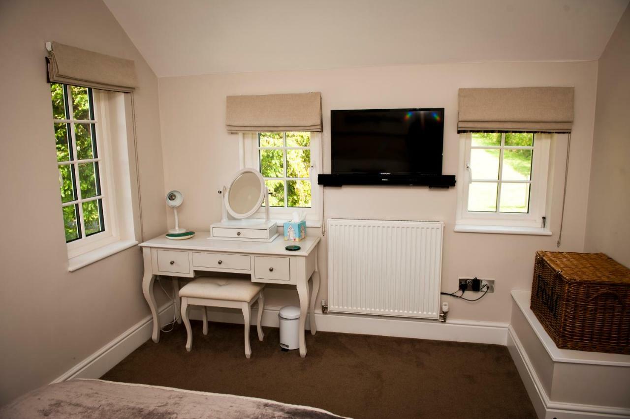 Stamps 'Cosy' Cottage With Spa Hot Tub, Parking & River Walk To The Sea Uplyme Exterior photo