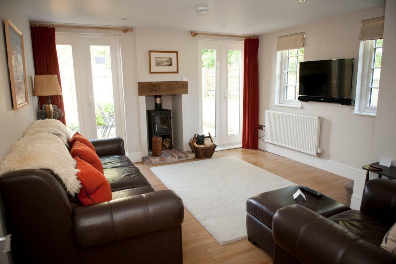 Stamps 'Cosy' Cottage With Spa Hot Tub, Parking & River Walk To The Sea Uplyme Exterior photo